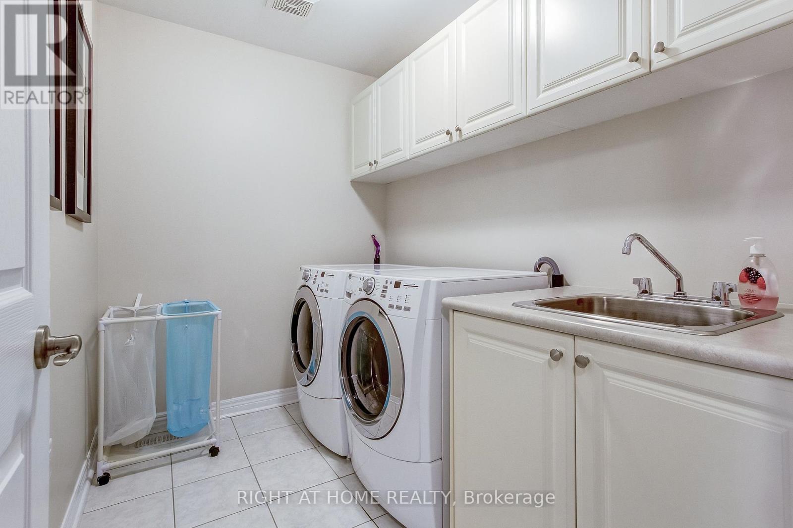 2467 Thornfield Common, Oakville, Ontario  L6M 0S2 - Photo 29 - W12248397