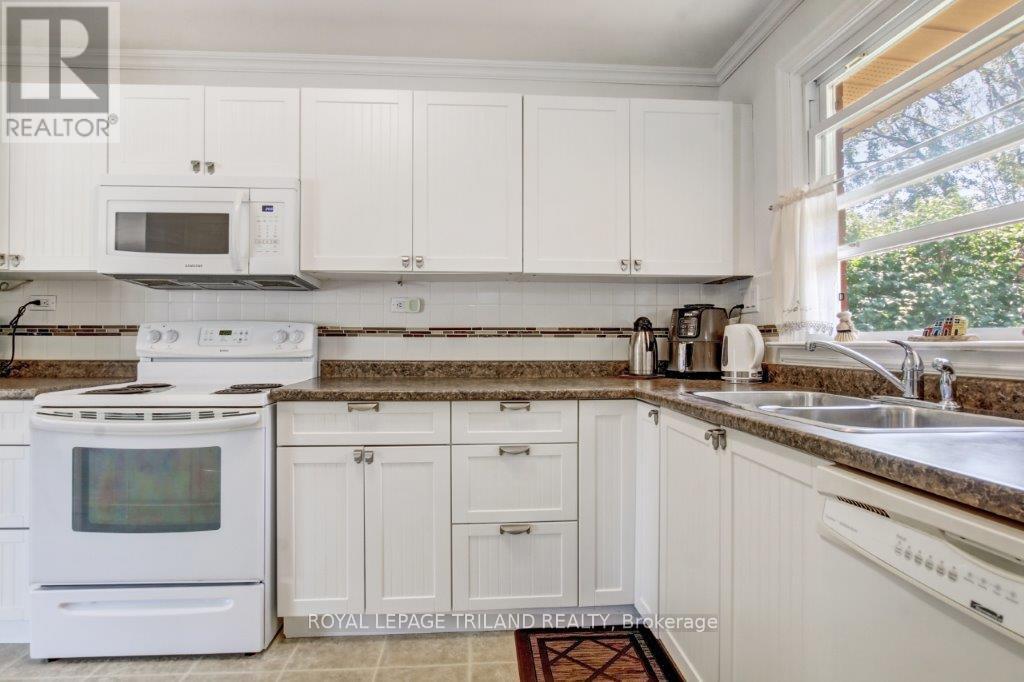 378 Carlow Road, Central Elgin, Ontario  N5L 1B4 - Photo 13 - X12248448