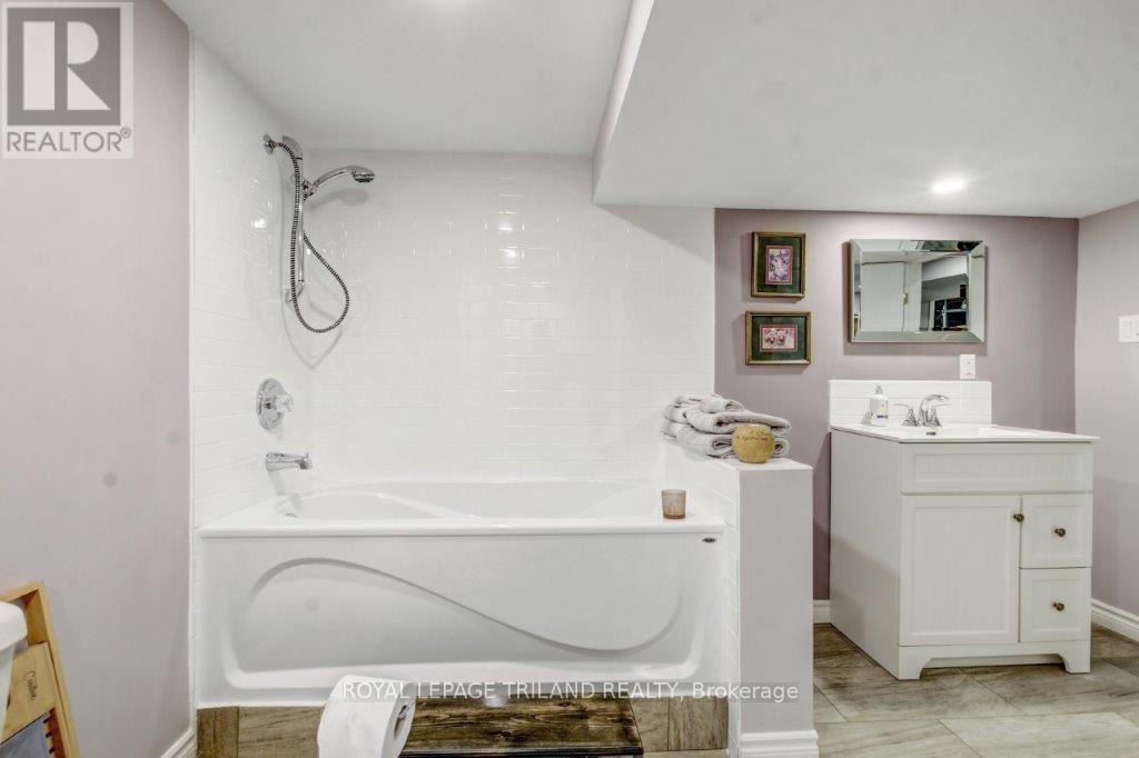 378 Carlow Road, Central Elgin, Ontario  N5L 1B4 - Photo 24 - X12248448