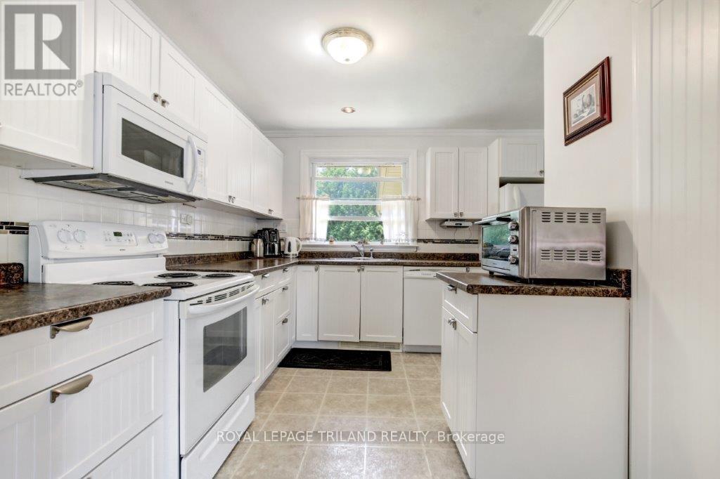 378 Carlow Road, Central Elgin, Ontario  N5L 1B4 - Photo 7 - X12248448