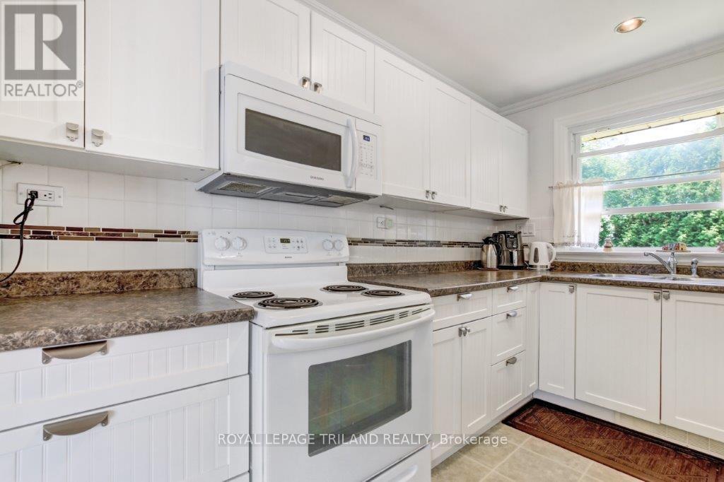 378 Carlow Road, Central Elgin, Ontario  N5L 1B4 - Photo 8 - X12248448