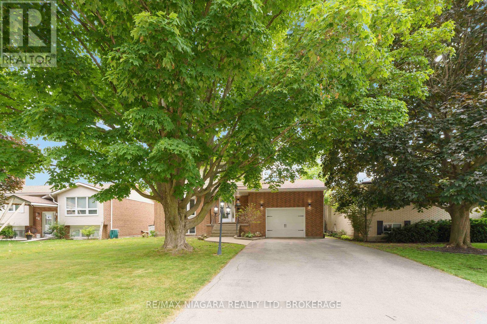 Property at 48 MICHAEL DRIVE S image 3