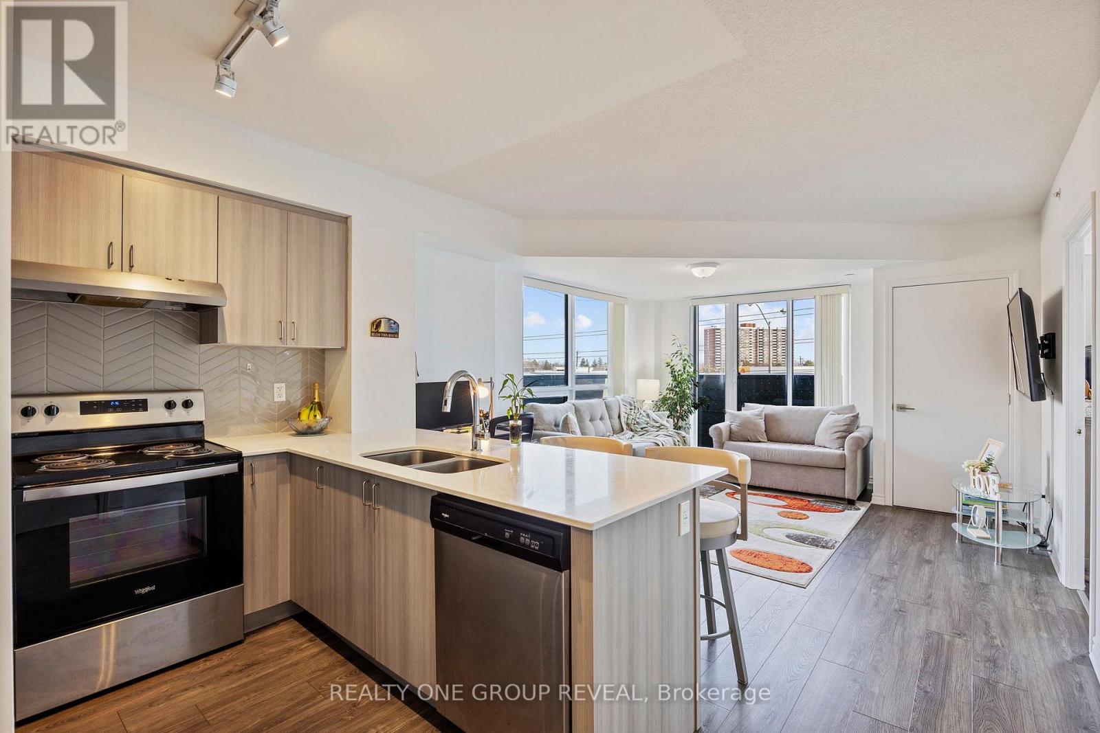 Property at 313 - 1 FALAISE ROAD image 2