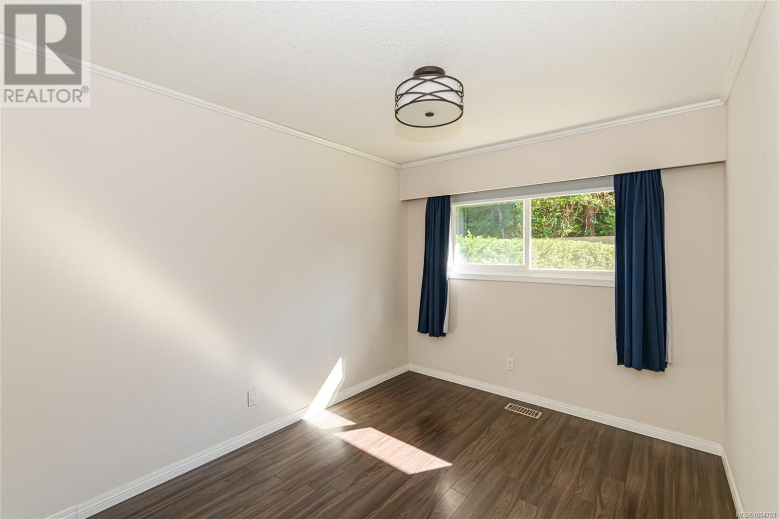 Property at 6896 Woodward Dr image 3