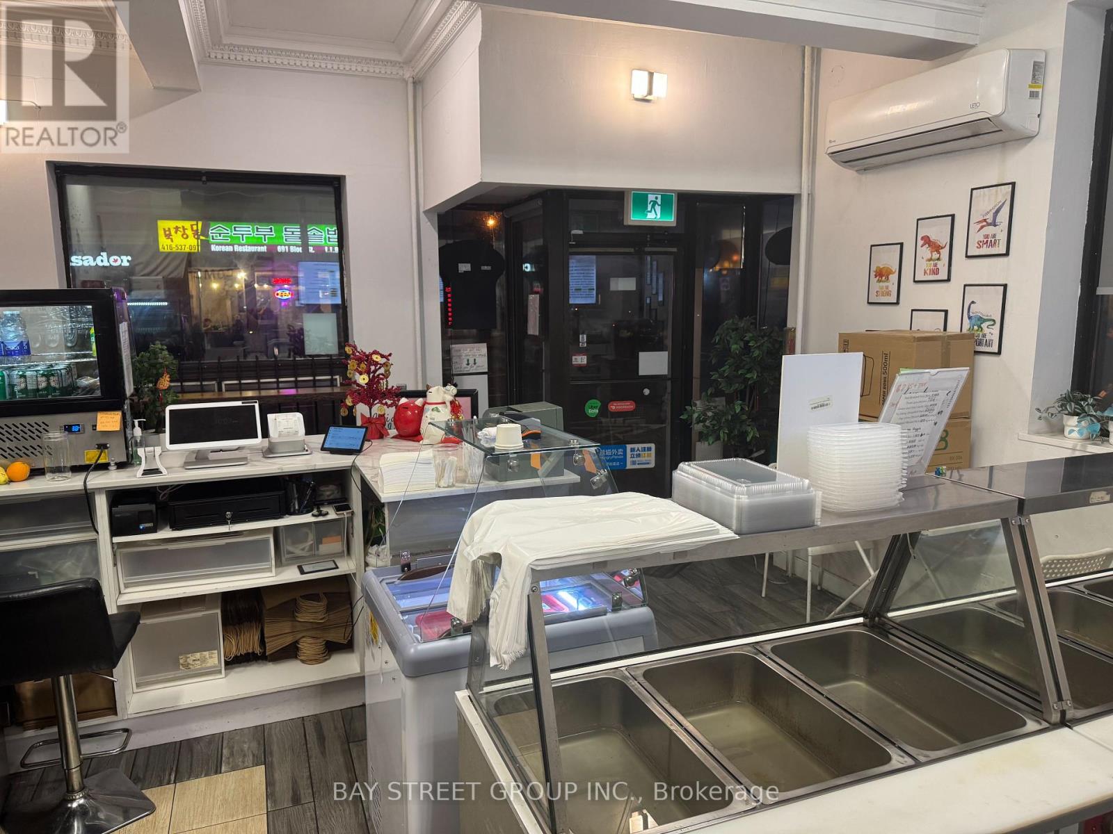 690 Bloor Street W, Toronto (Annex), Ontario  M6G 1L2 - Photo 3 - C12248482