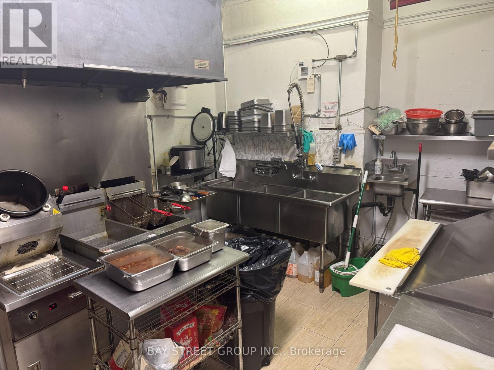 690 Bloor Street W, Toronto (Annex), Ontario  M6G 1L2 - Photo 7 - C12248482