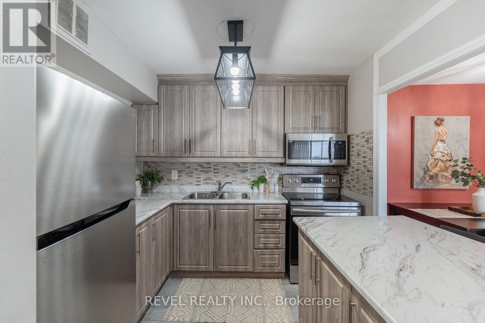 Property at 706 - 330 DIXON ROAD image 3
