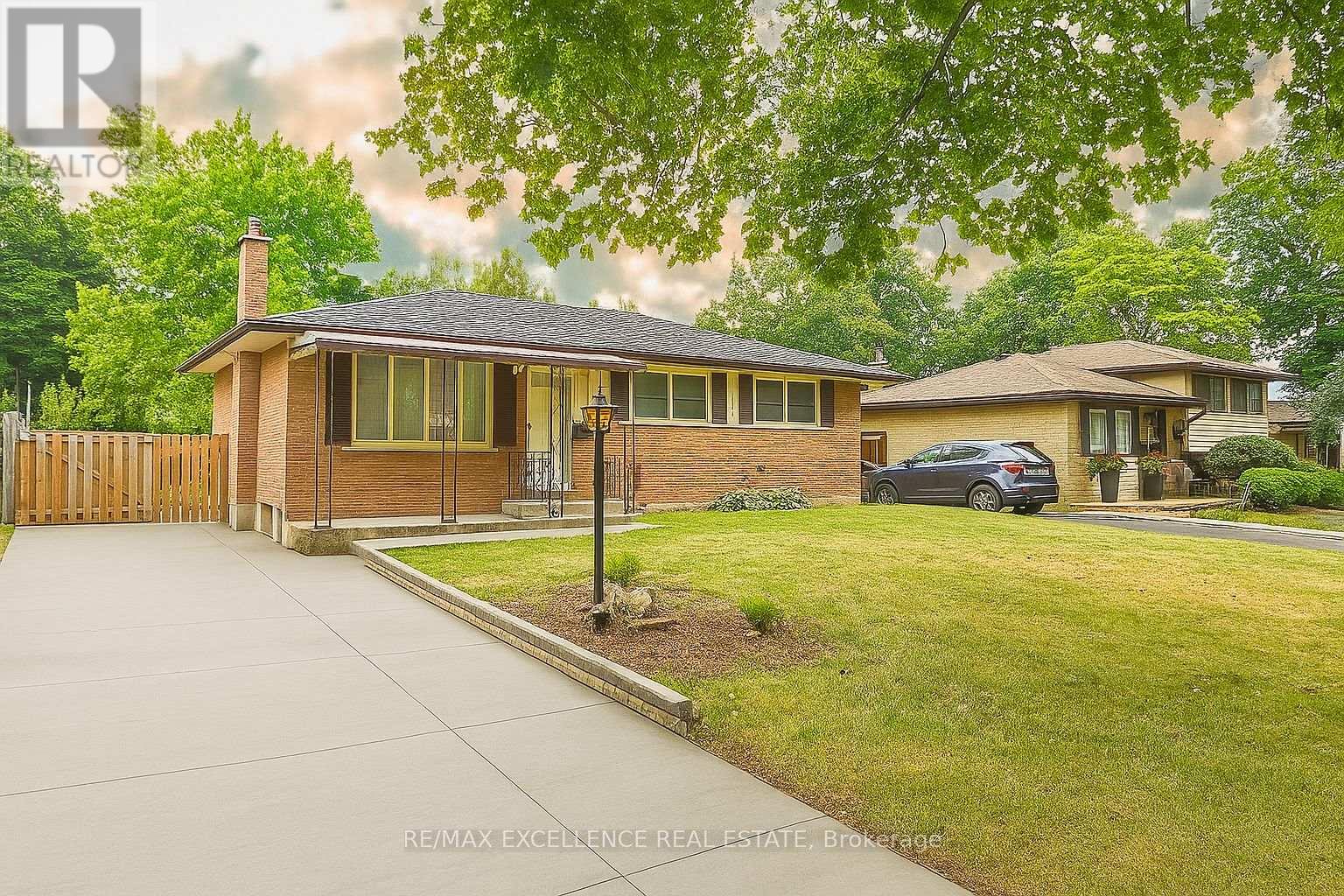 Property at 92 CAYUGA CRESCENT image 1