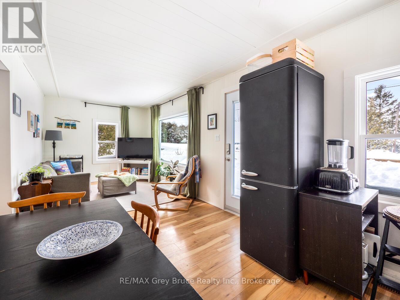 861 Pike Bay Road, Northern Bruce Peninsula, Ontario  N0H 2T0 - Photo 11 - X12248574