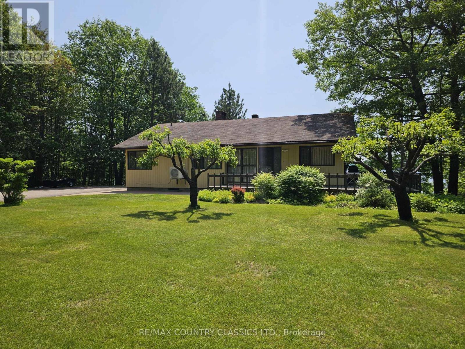 192A BLACKFISH BAY ROAD, Madawaska Valley, Ontario