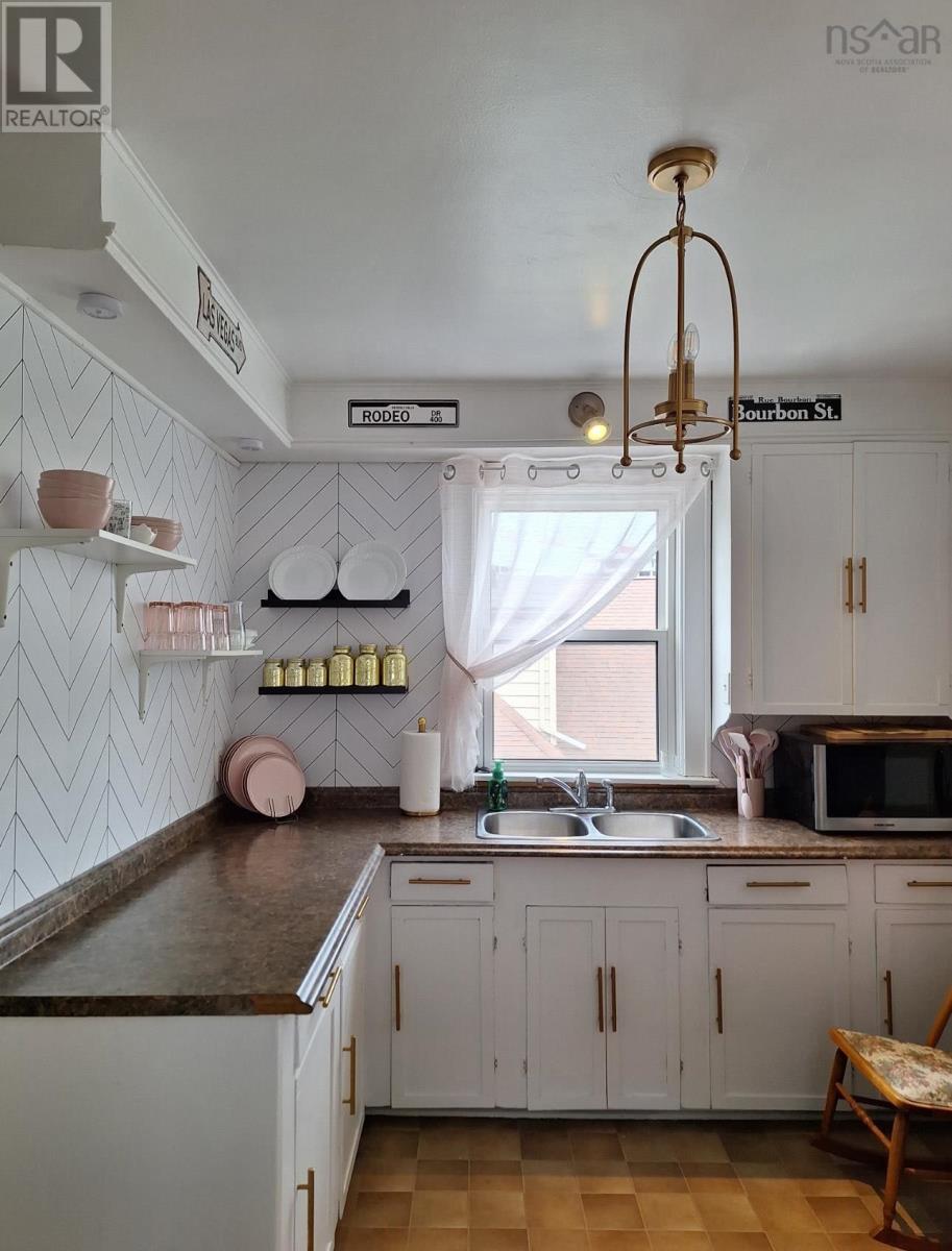 Property at 17 Rosedale Avenue image 3