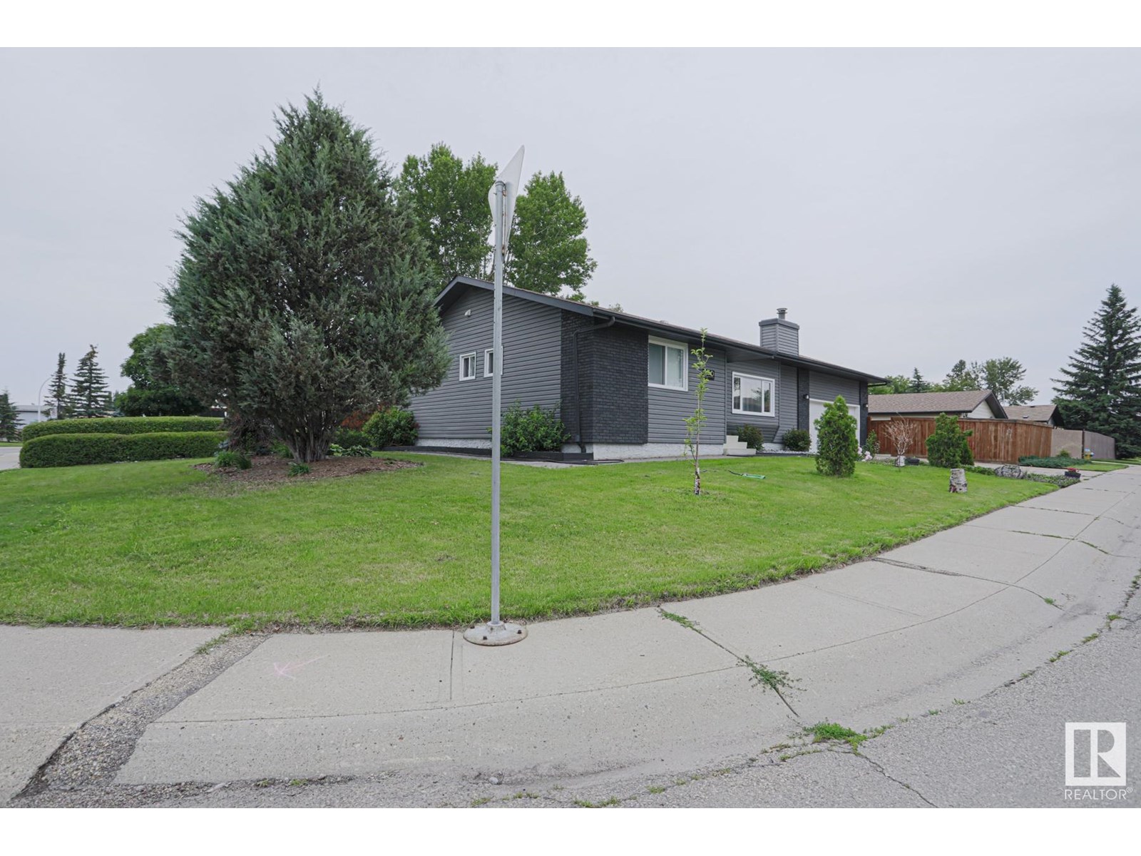 16440 116 St Nw, Edmonton, Alberta  T5X 3T8 - Photo 2 - E4444569