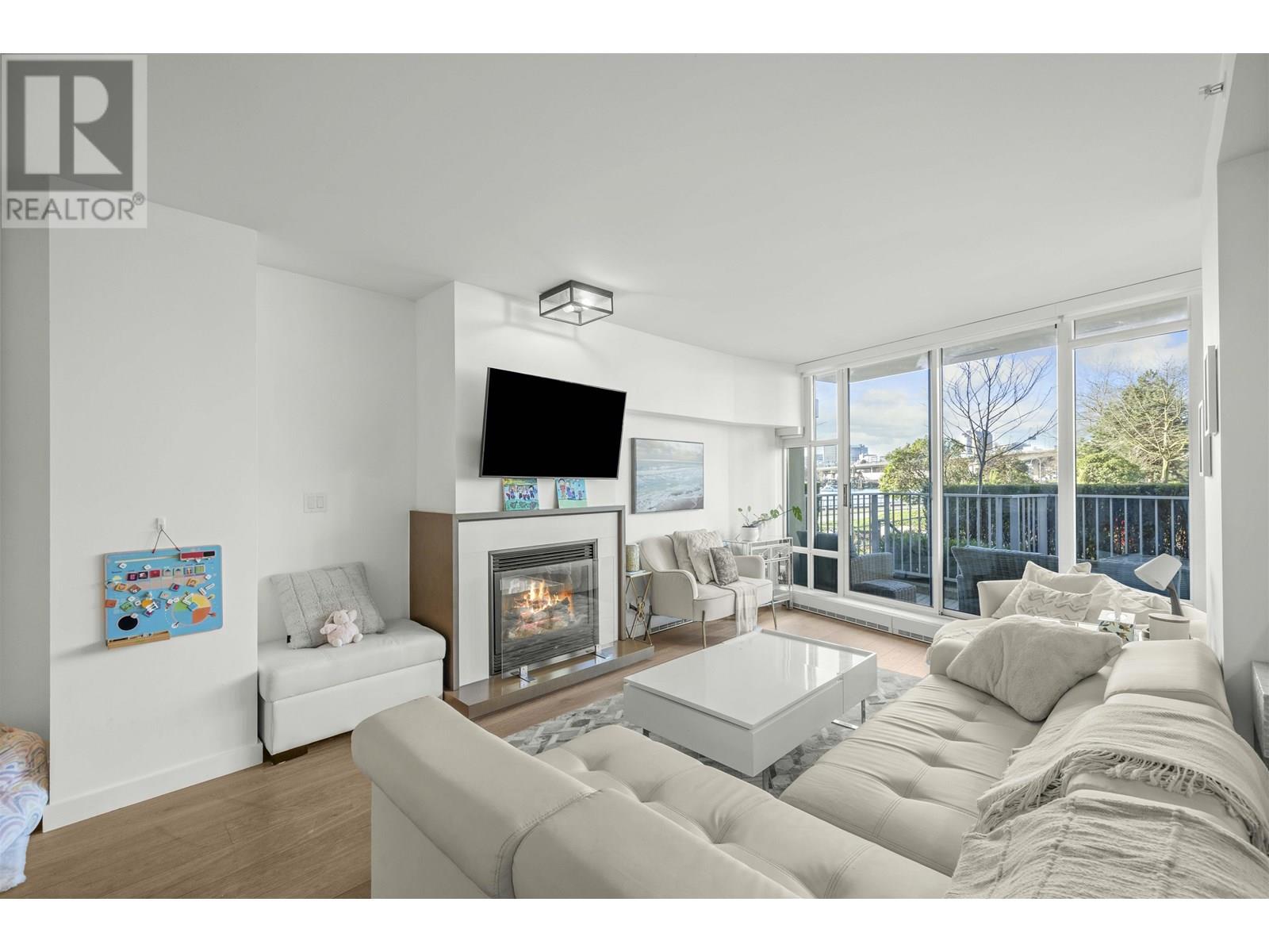 Property at 106 8 SMITHE MEWS image 3