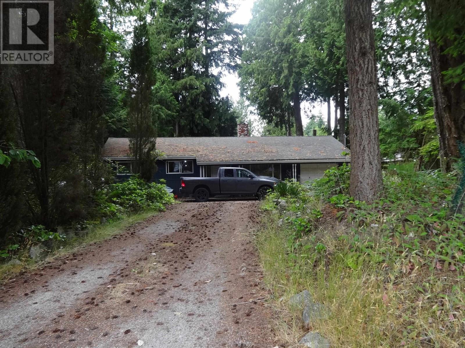 8161 Westwood Road, Halfmoon Bay, British Columbia  V7Z 1A8 - Photo 2 - R3020612