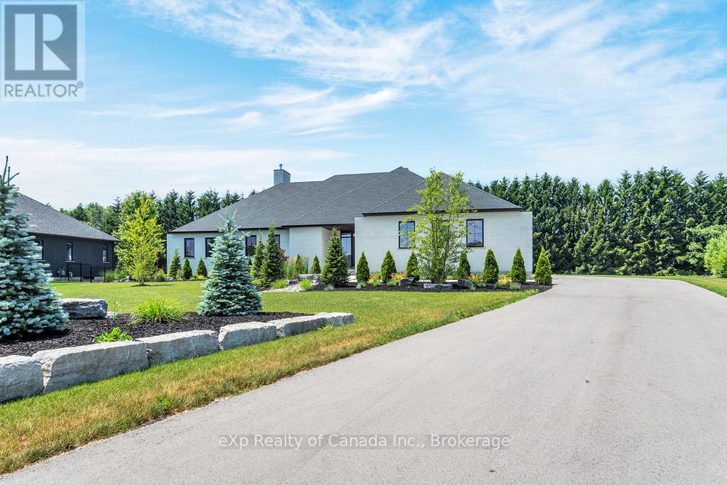 33 August Crescent, Norwich, Ontario  N0J 1R0 - Photo 3 - X12248603