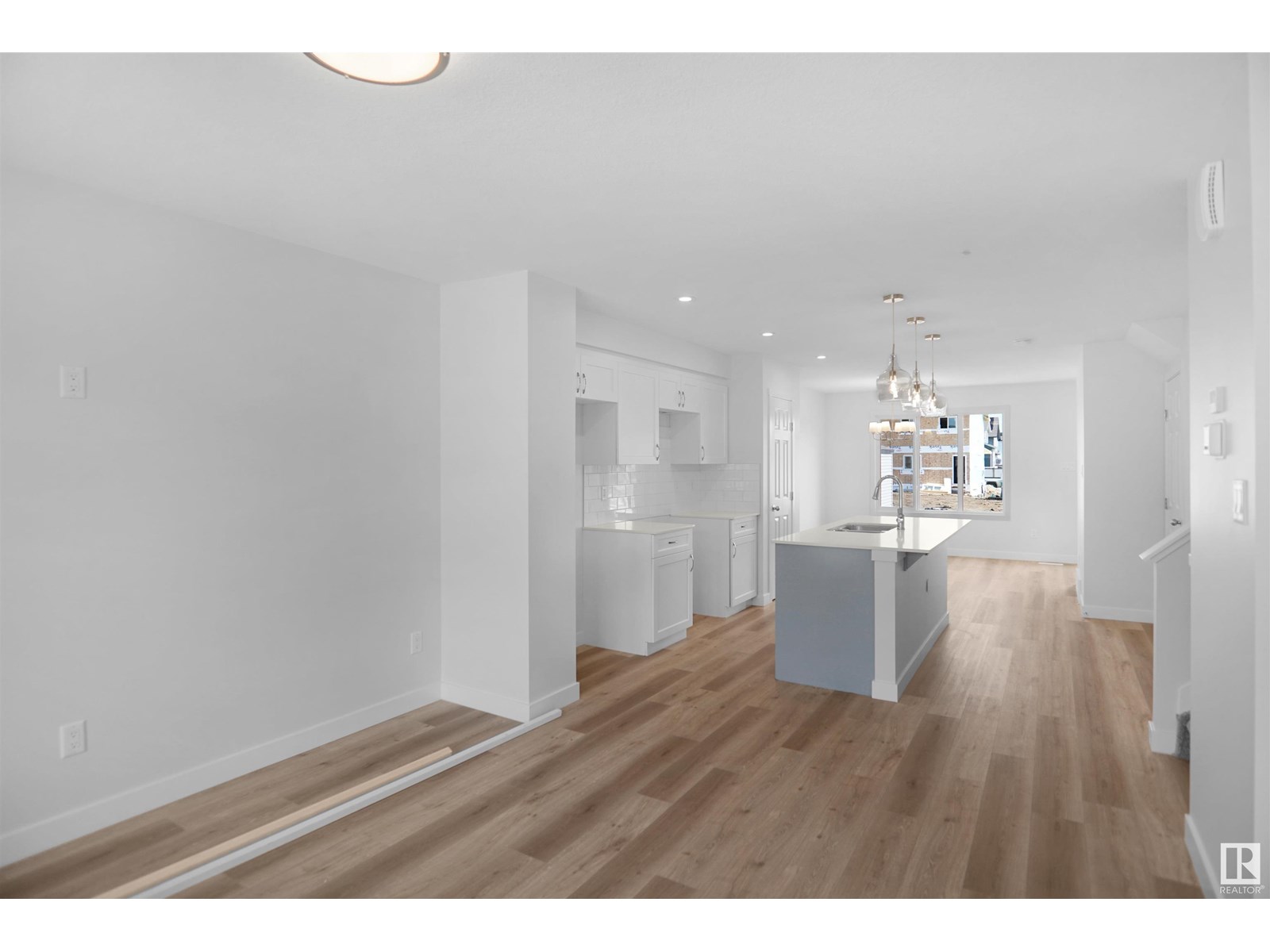 Property at 20919 16 AV NW image 4