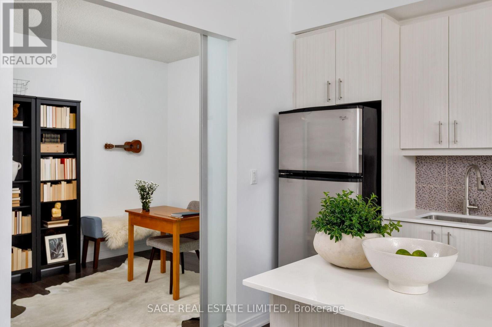 401 - 760 The Queensway, Toronto, Ontario  M8Z 0E1 - Photo 14 - W12248602