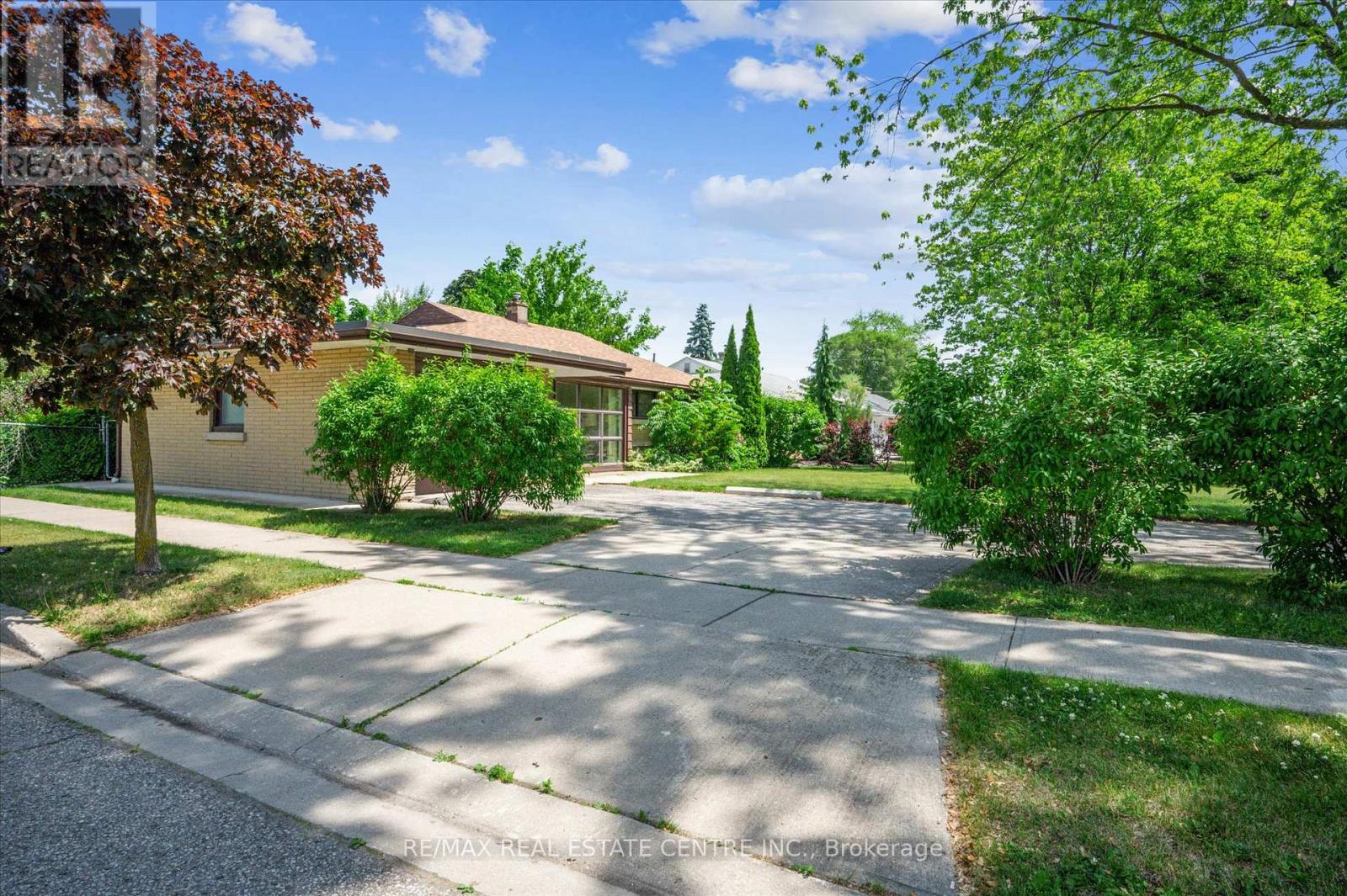 Property at 505 BISHOP STREET N image 3