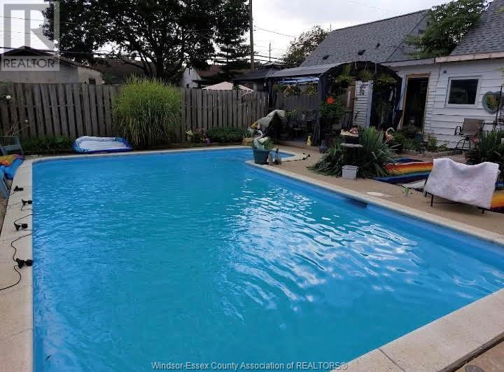 MLS# 25015263: 1327 GRANVILLE CRESCENT, Windsor, Canada