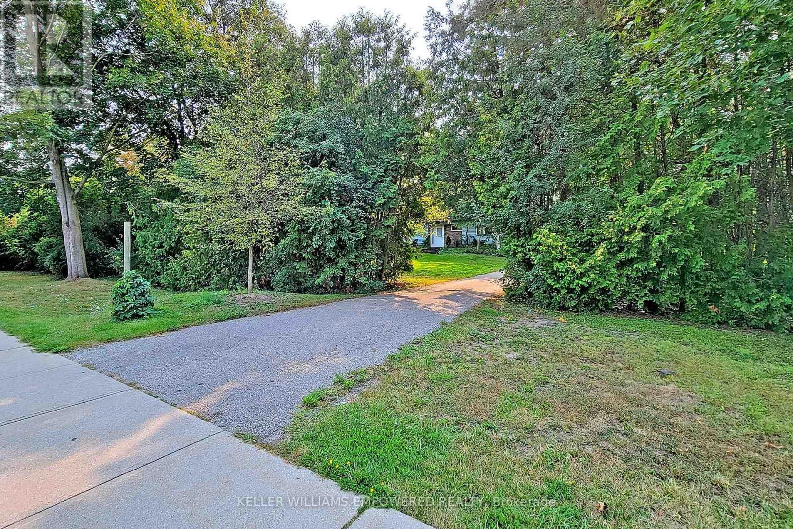16 Bayview Park Lane, Richmond Hill, Ontario  L4E 4K7 - Photo 9 - N12248627