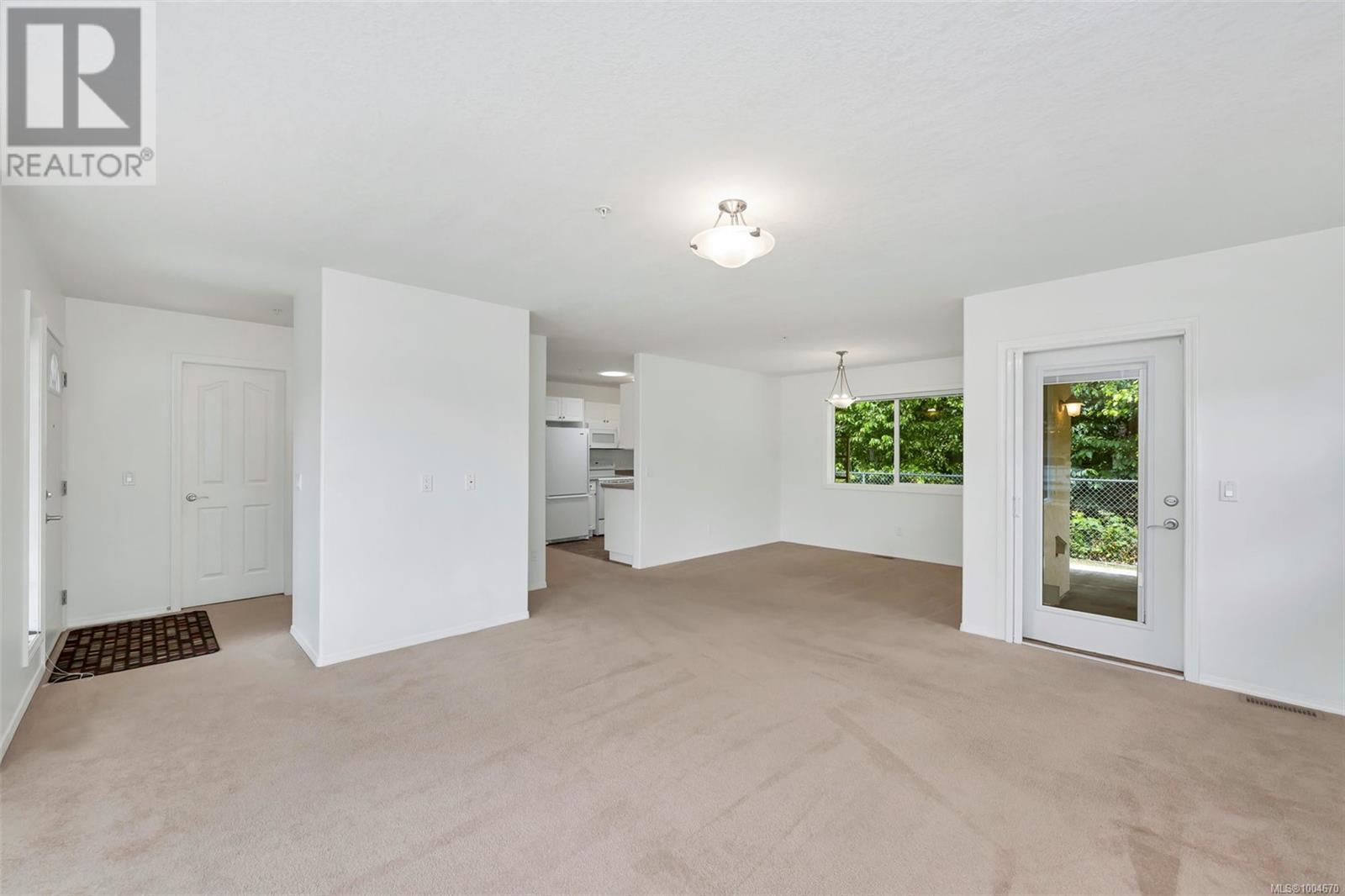 Property at 18 1015 Trunk Rd image 4