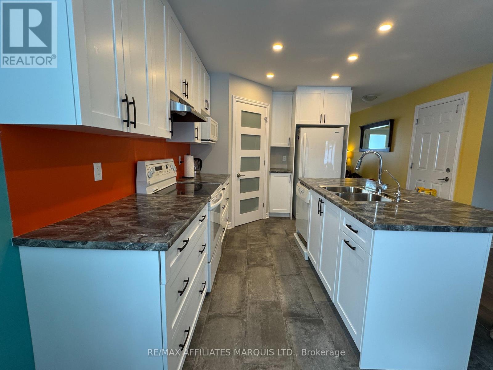 Property at 306 BELFORT CRESCENT image 3