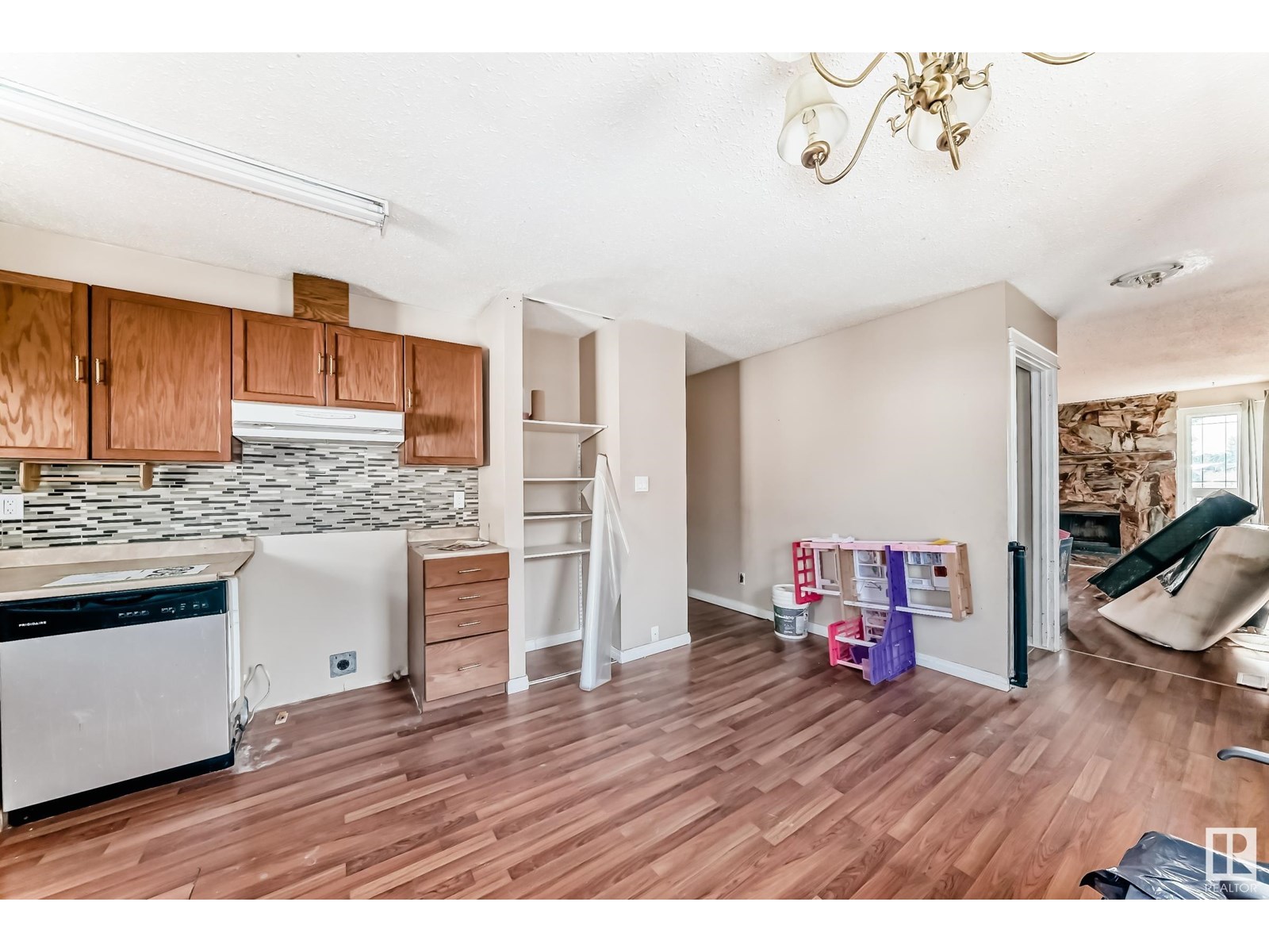 Property at 14208 35 ST NW image 2