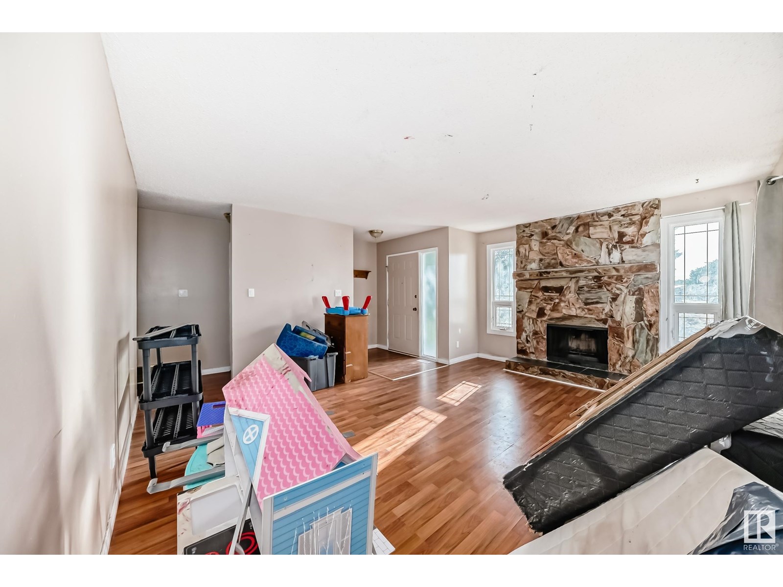 Property at 14208 35 ST NW image 5