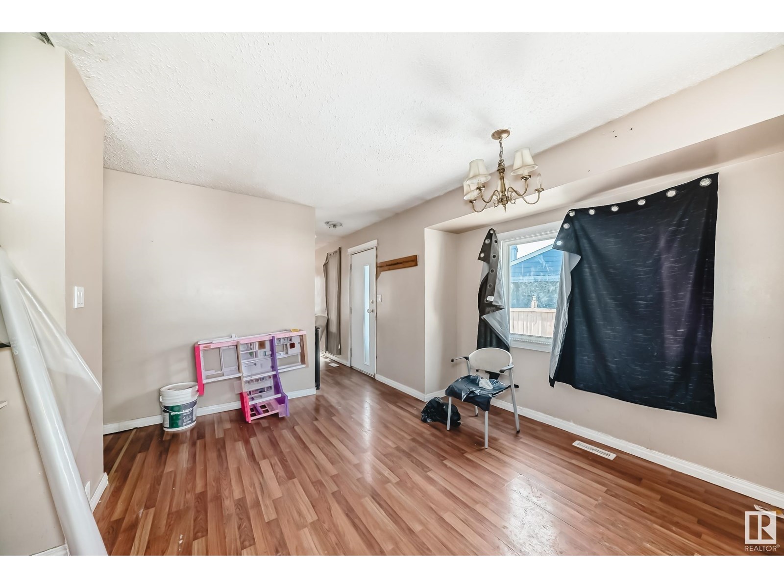 Property at 14208 35 ST NW image 1