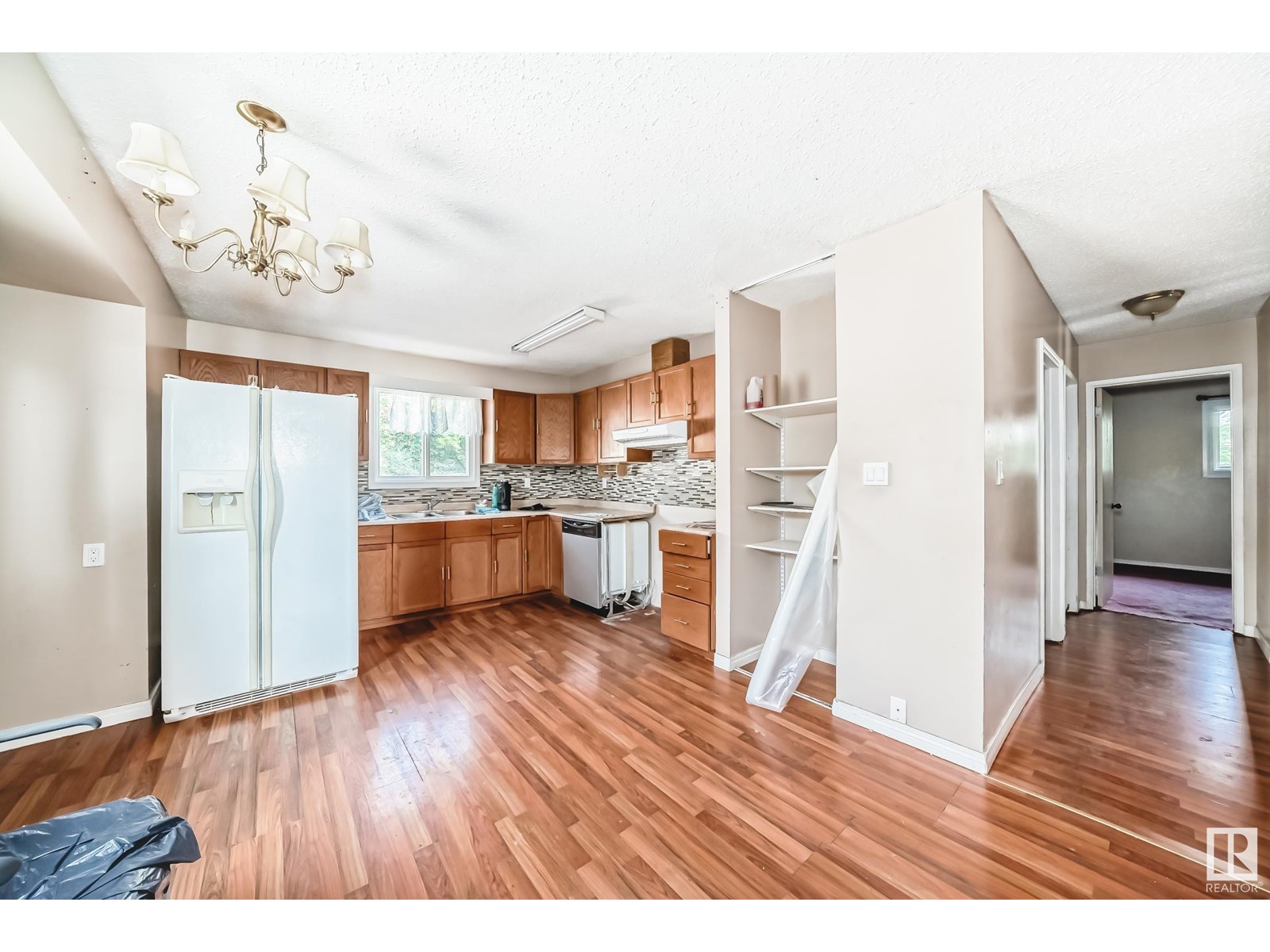 Property at 14208 35 ST NW image 3