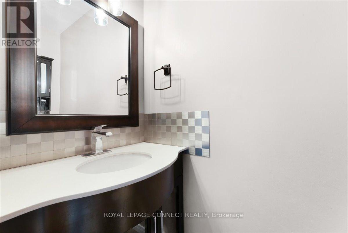 Property at 54 PARKLAWN DRIVE W image 5