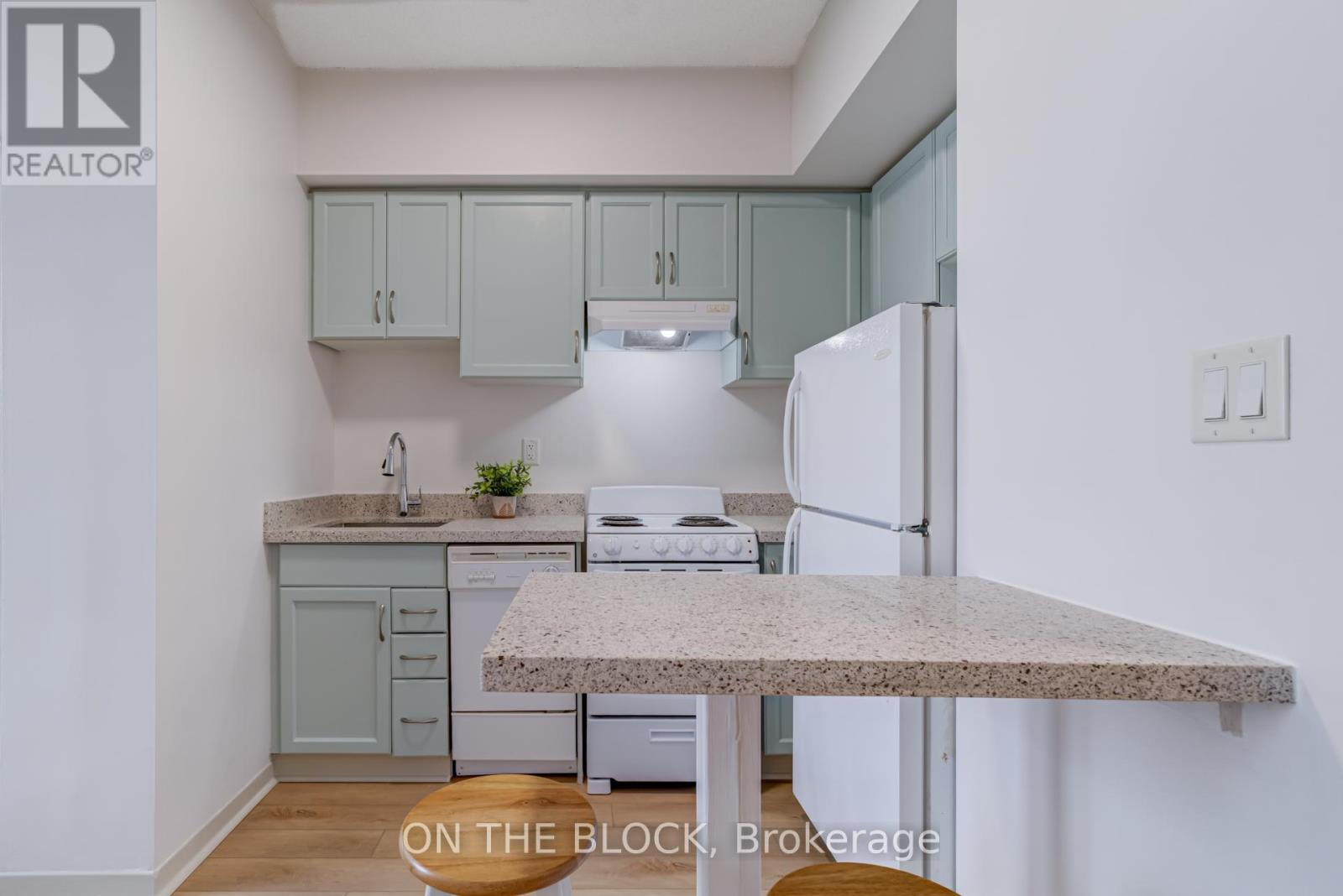 Property at 908 - 2464 WESTON ROAD image 3