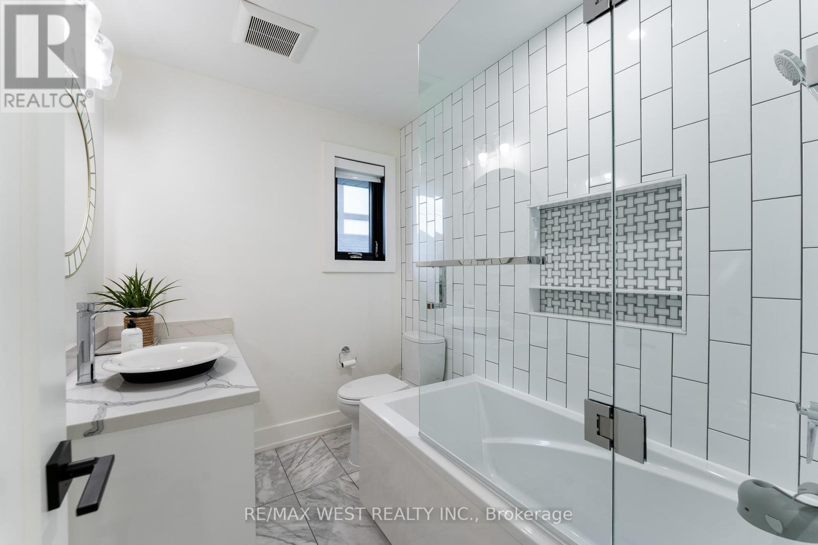 92 Warwood Road, Toronto, Ontario  M9B 5B7 - Photo 16 - W12247687