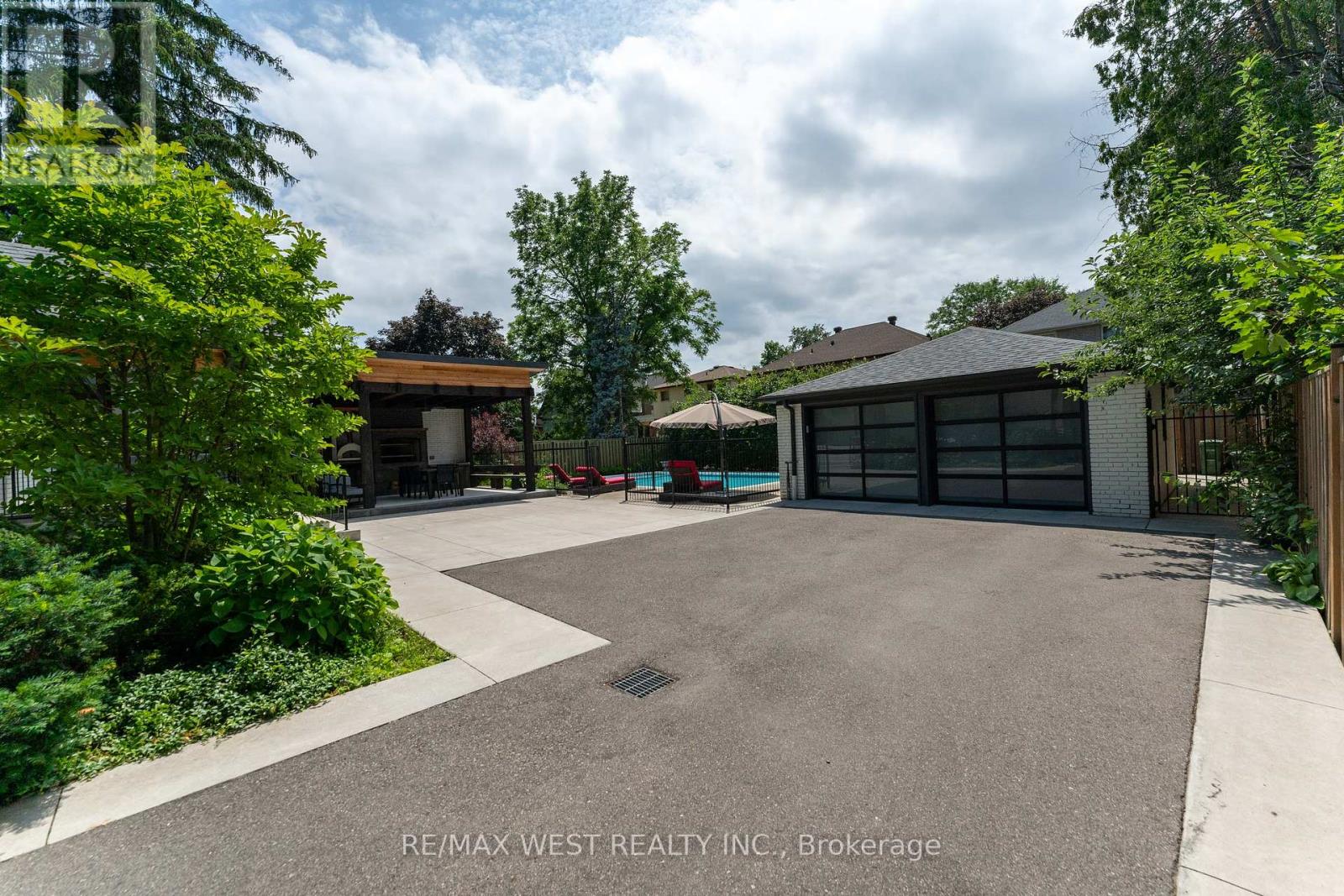 92 Warwood Road, Toronto, Ontario  M9B 5B7 - Photo 30 - W12247687