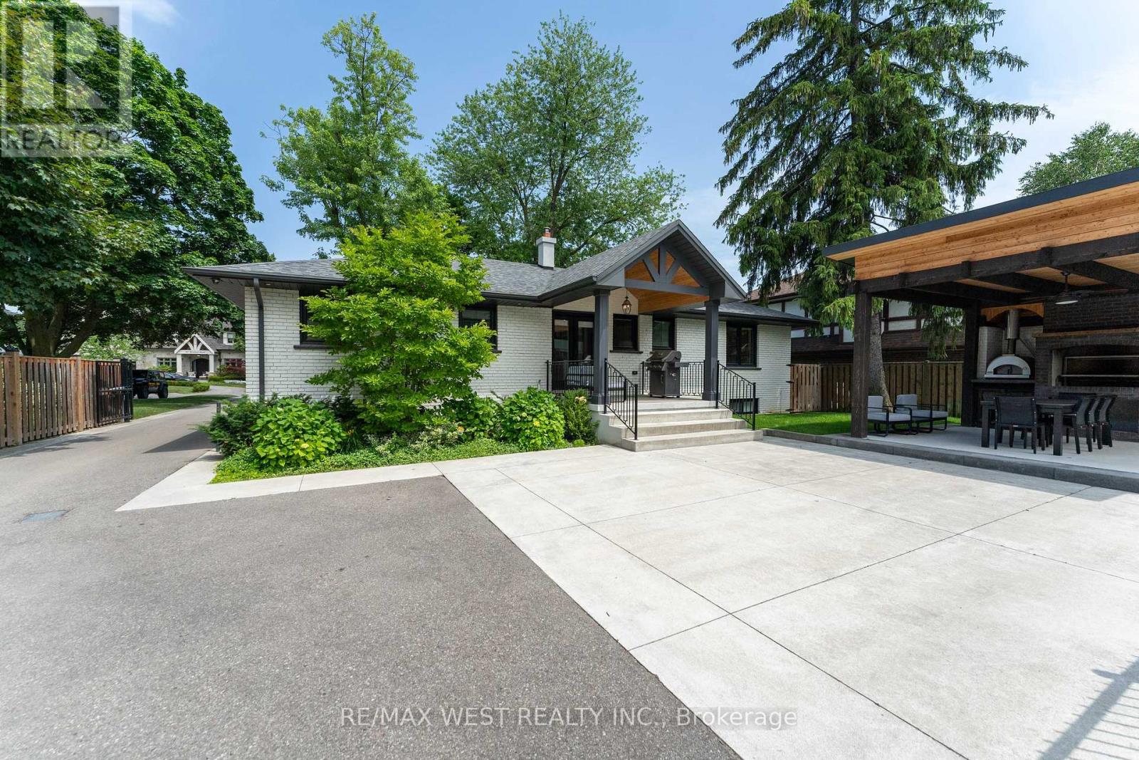 92 Warwood Road, Toronto, Ontario  M9B 5B7 - Photo 29 - W12247687