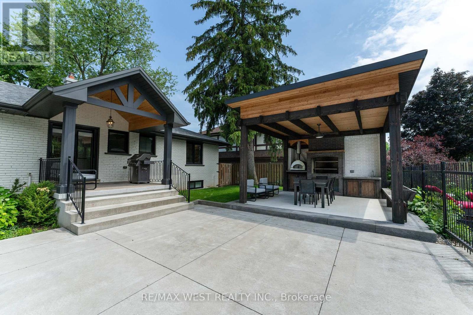 92 Warwood Road, Toronto, Ontario  M9B 5B7 - Photo 27 - W12247687