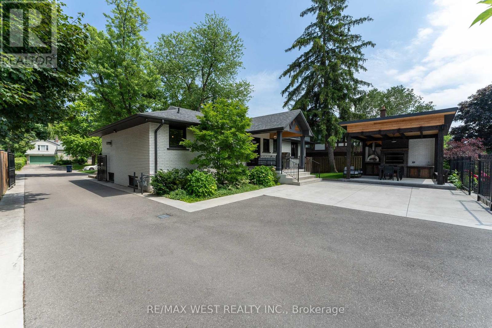 92 Warwood Road, Toronto, Ontario  M9B 5B7 - Photo 32 - W12247687