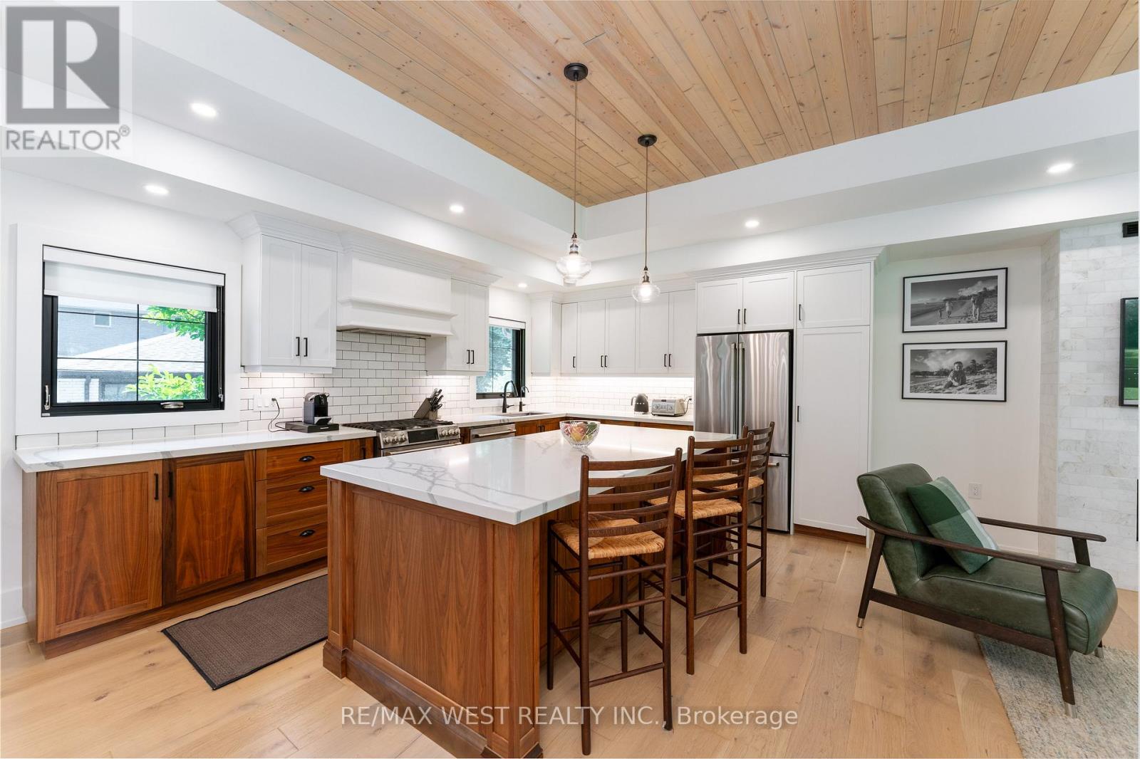 92 Warwood Road, Toronto, Ontario  M9B 5B7 - Photo 10 - W12247687