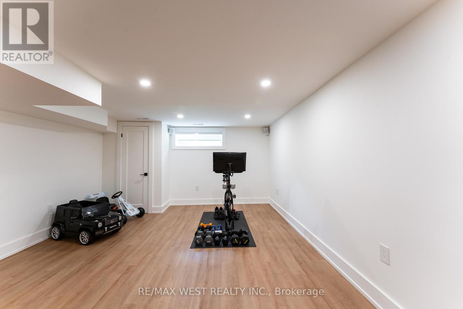 92 Warwood Road, Toronto, Ontario  M9B 5B7 - Photo 23 - W12247687