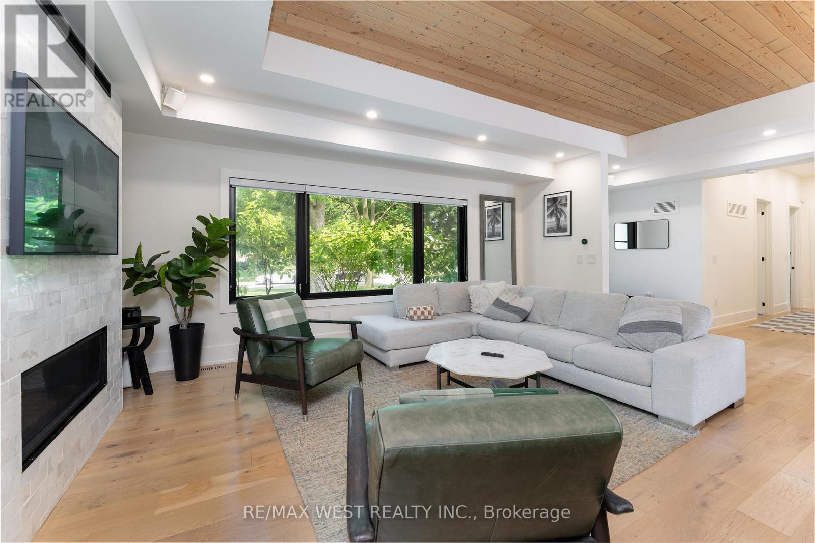 92 Warwood Road, Toronto, Ontario  M9B 5B7 - Photo 7 - W12247687