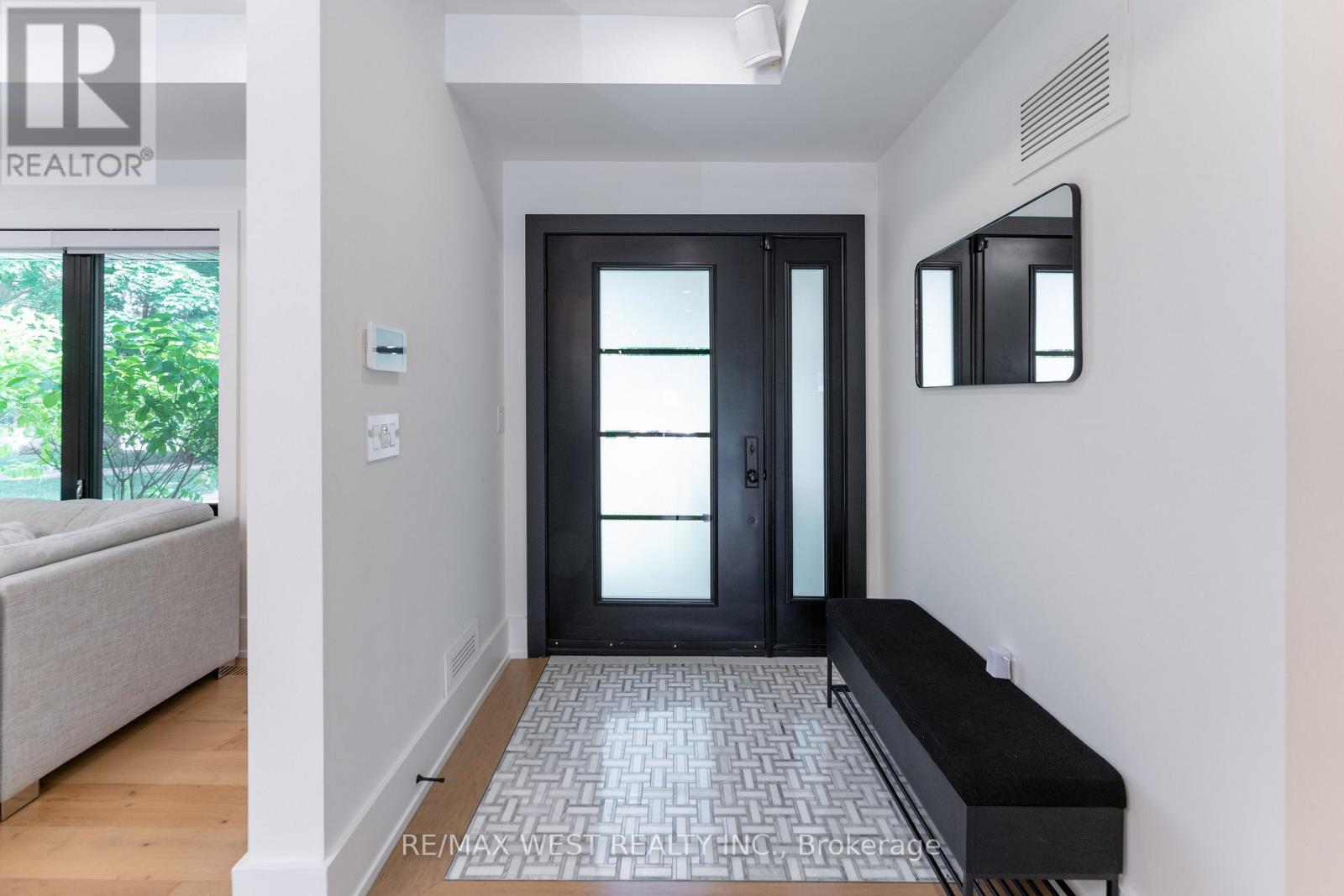 92 Warwood Road, Toronto, Ontario  M9B 5B7 - Photo 5 - W12247687