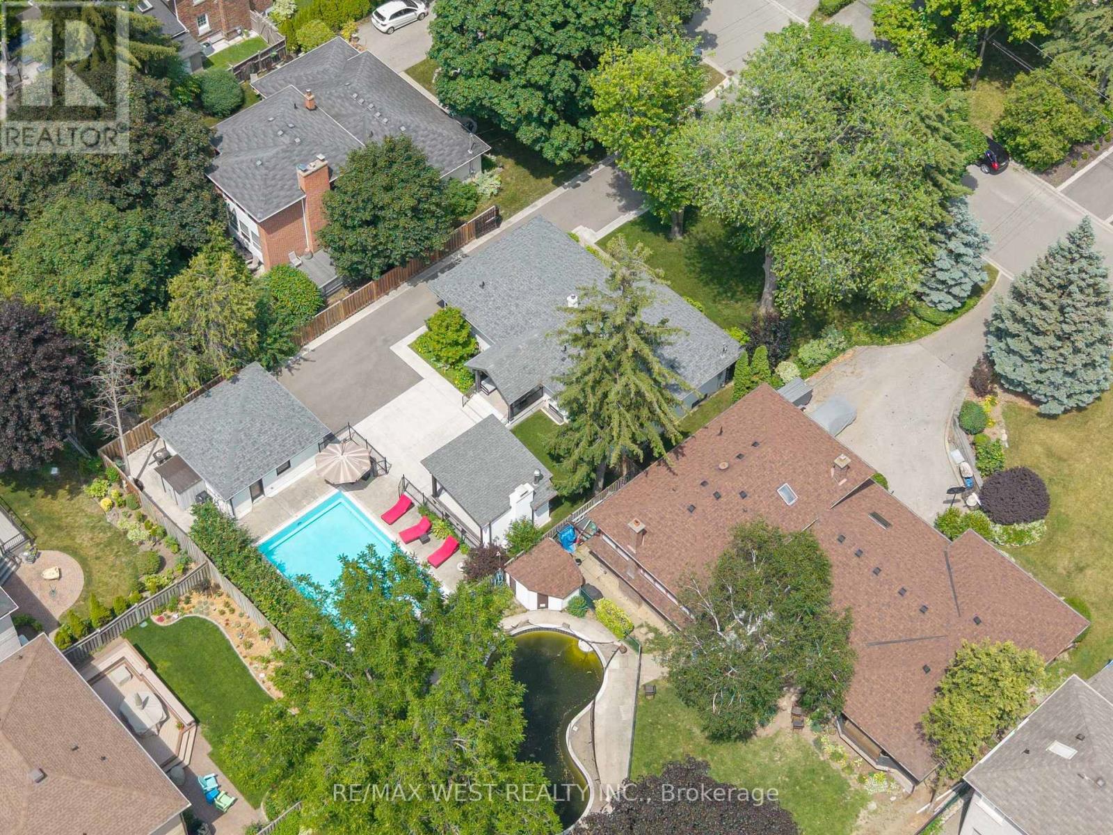 92 Warwood Road, Toronto, Ontario  M9B 5B7 - Photo 34 - W12247687