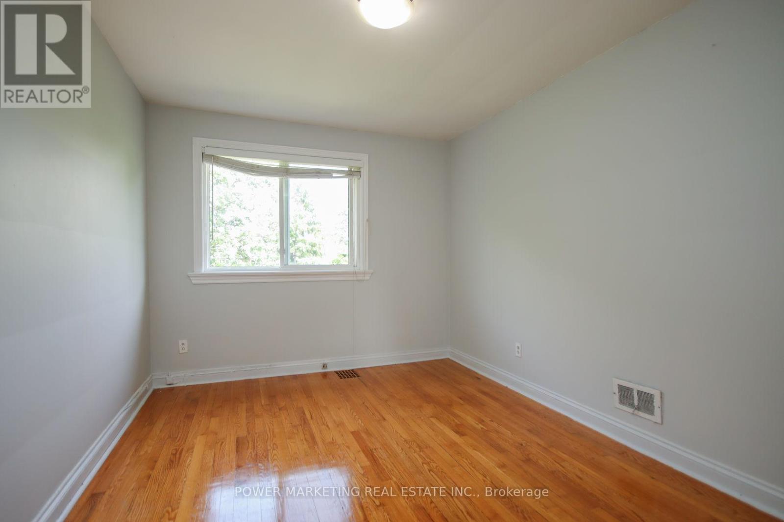 3 - 679 Roosevelt Avenue, Ottawa, Ontario  K2A 2A8 - Photo 17 - X12248804