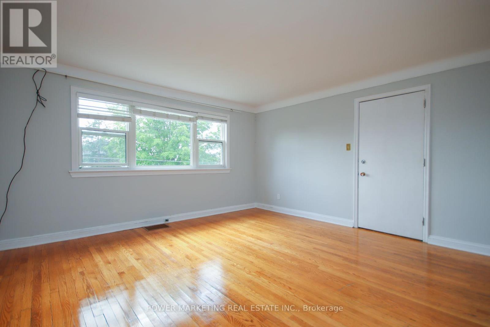 3 - 679 Roosevelt Avenue, Ottawa, Ontario  K2A 2A8 - Photo 3 - X12248804