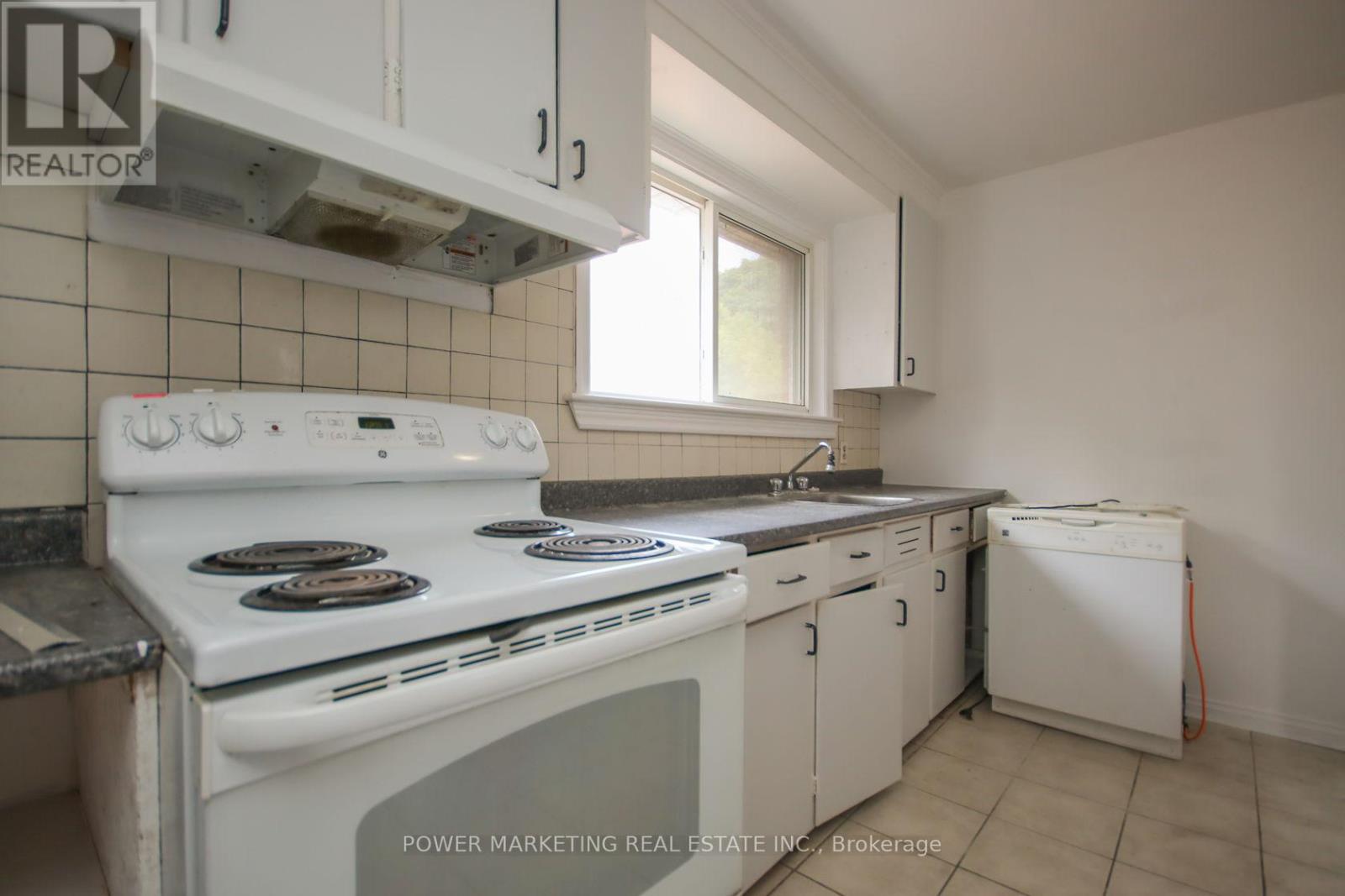 3 - 679 Roosevelt Avenue, Ottawa, Ontario  K2A 2A8 - Photo 7 - X12248804
