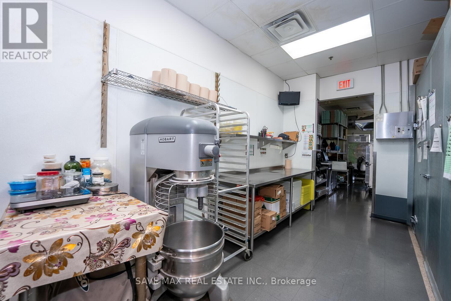 Unit 9 - 668 Erb Street W, Waterloo, Ontario  N2T 2Z7 - Photo 14 - X12248794