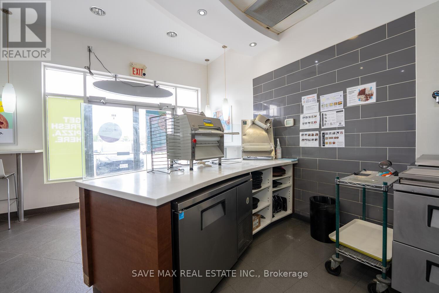 Unit 9 - 668 Erb Street W, Waterloo, Ontario  N2T 2Z7 - Photo 6 - X12248794