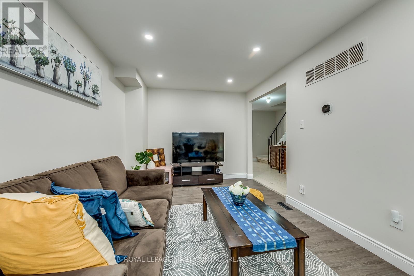 17 New Port Way, Markham, Ontario  L3T 5G3 - Photo 10 - N12248848
