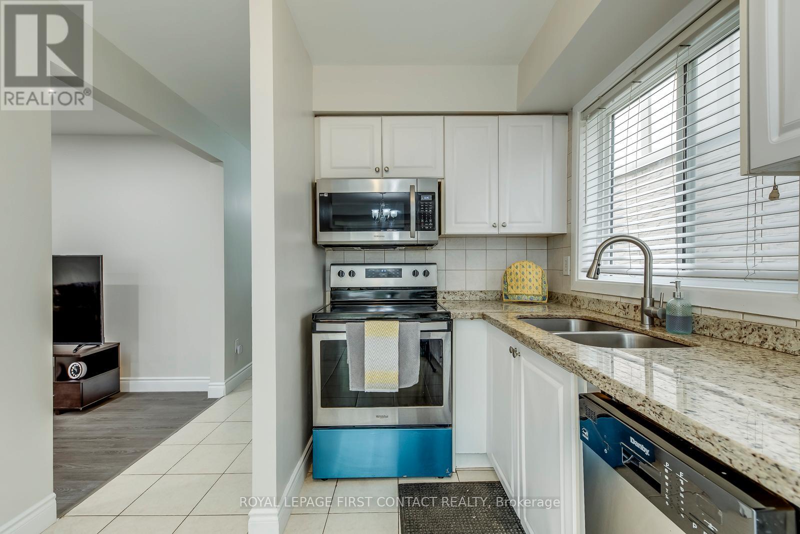 17 New Port Way, Markham, Ontario  L3T 5G3 - Photo 20 - N12248848