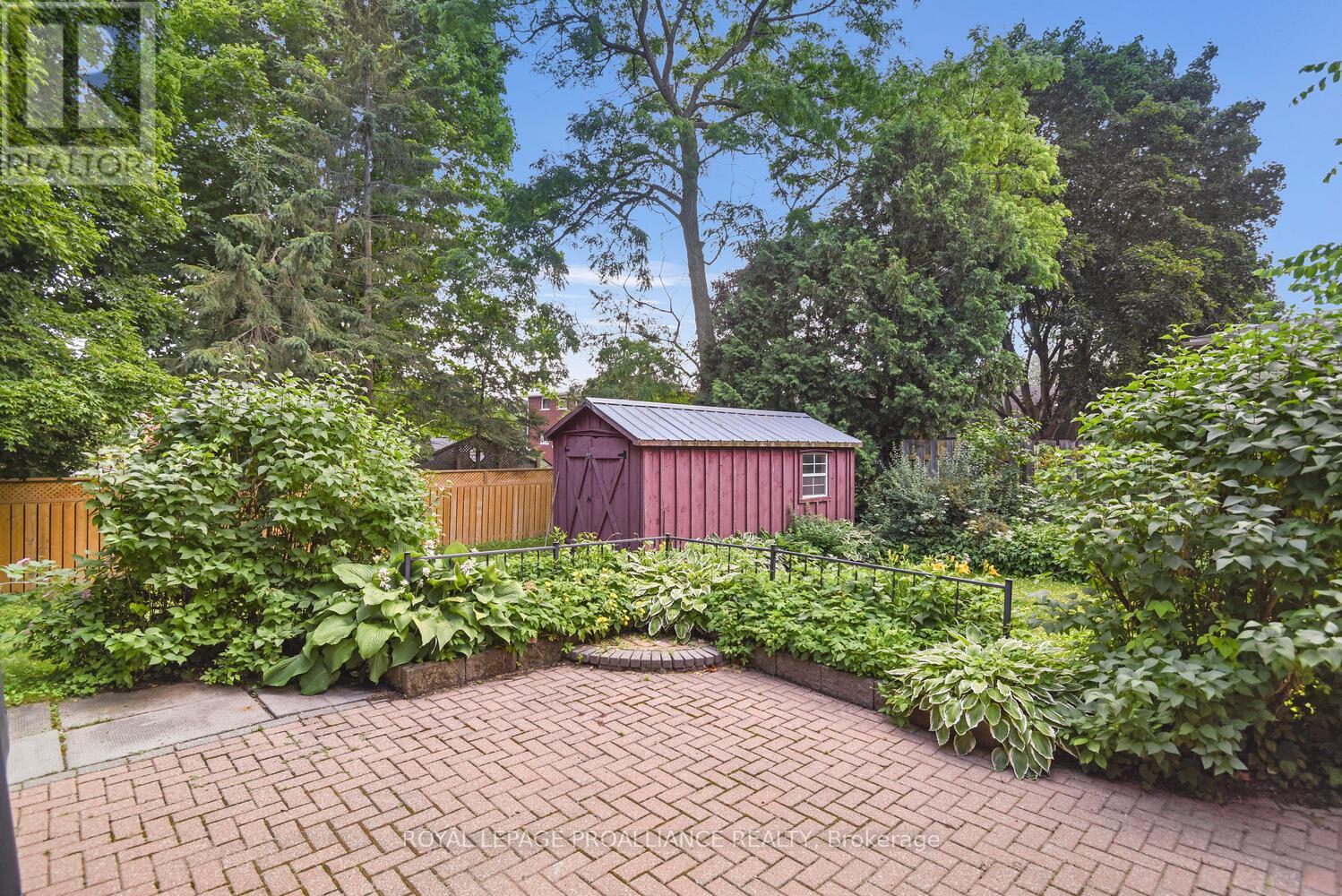 Property at 342 ABBOTT STREET W image 3